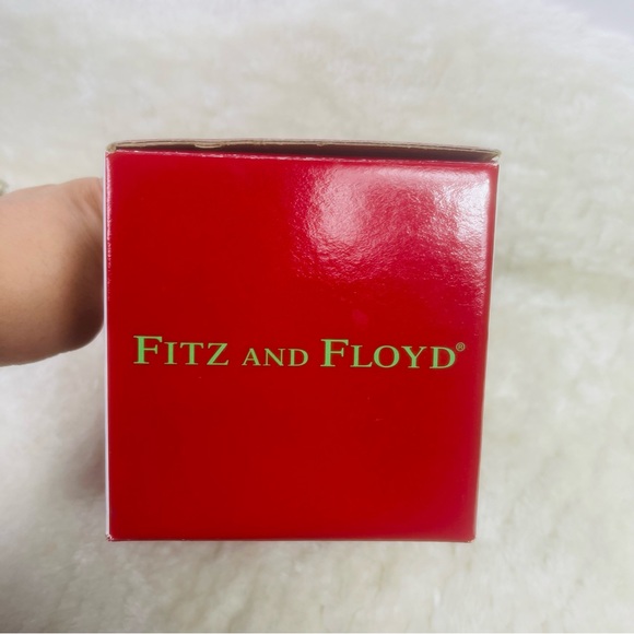 Fitz and Floyd Salt and Pepper Shaker Snowman and Present - Picture 2 of 8